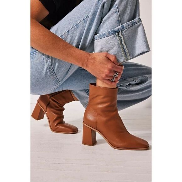 NEW Free People Sienna Leather Ankle Boots in Cognac - Picture 5 of 9